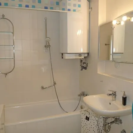 Aquamarin - Charmantes Mit Balkon